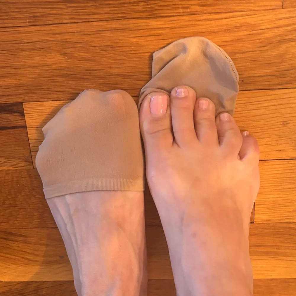 Toe cap socks in beige